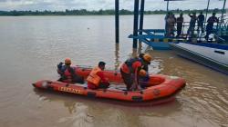 Kapal Pompong Terbakar di Sungai Batanghari, 2 Orang Selamat 1 Hilang<
