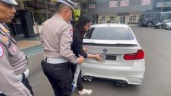 Terungkap Motif Mahasiswi Pengemudi Mobil BMW yang Viral Gunakan Pelat Nomor Tak Senonoh<
