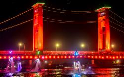 Keren, Atraksi Flyboard di Sungai Musi Disambut Antusias Ribuan Warga Palembang