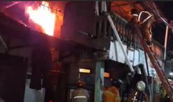 Kebakaran Gedung TK Wijaya di Surabaya, Warga Panik Berhamburan<