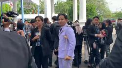 Momen Bupati Trenggalek Datang Dilantik ke Istana Pakai Tongkat: Ini Acara Bersejarah<