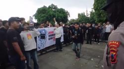 Aksi Solidaritas Band Sukatani Digelar di Purbalingga, Massa Nyanyikan Lagu Bayar Bayar Bayar<