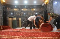 Potret Pergantian Karpet Baru Masjid Sambut Ramadan