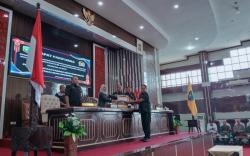 Gelar Rapat Paripurna, DPRD Kotabaru Dengarkan Penyampaian 3 Raperda oleh Bupati<