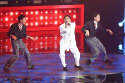 Bawa Lagu Bujangan, Kenriz Tampil Energik di Spektakuler Show 5 Indonesian Idol
