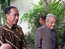 Mantan PM Malaysia Mahathir Mohamad Kunjungi Jokowi di Solo, Ini yang Dibahas<
