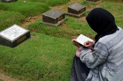 Doa Ziarah Kubur Orang Tua Singkat saat Lebaran dan Tata Caranya