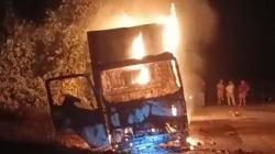 Kecelakaan di Kolaka Utara Tewaskan Pelajar, Warga Emosi Bakar Mobil Boks