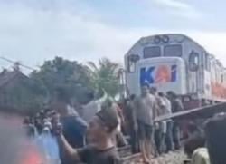 Viral Warga Adang Perjalanan Kereta Api di Batubara, Ini Penjelasan KAI Divre Sumut<