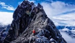 Mengenal Puncak Carstensz Pyramid Papua, Gunung Tertinggi Berselimut Salju Abadi<