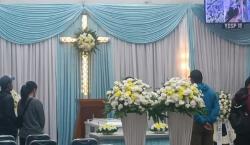 Jenazah Lilie Wijayati Pendaki Cartenz Disemayamkan di Rumah Duka Rohana Bandung<