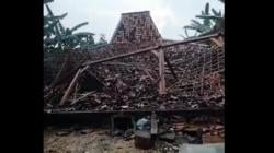 Rumah Warga di Grobogan Roboh Diterjang Puting Beliung<