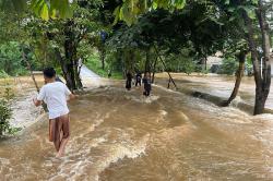 Akses Putus akibat Banjir Luapan Kali Pesanggrahan