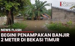 Penampakan Banjir Besar di Bekasi Timur hingga Sentuh Atap Rumah