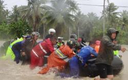 Dramatis, Evakuasi Ratusan Warga Terjebak Banjir di Nias Selatan<