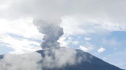 Gunung Marapi Meletus, Warga Mengaku Dengar Suara Dentuman<
