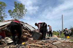 Angin Puting Beliung Terjang Indramayu, 91 Rumah Warga Rusak hingga Ambruk<