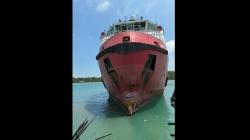 Hilang Kendali, Kapal Tanker Tabrak Rumah Warga dan Pos Polisi di Batam<