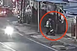Viral Driver Ojol di Malang Dibegal di Tengah Keramaian, Aksi Pelaku Terekam CCTV<