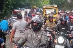 Kecelakaan Beruntun 5 Kendaraan di Cianjur-Cipanas, Akses Jalan Macet Total<