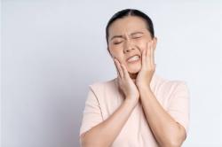 Kedutan di Wajah Jangan Dianggap Sepele, Waspada Hemifacial Spasm 