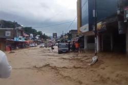 Banjir Bandang di Parapat Danau Toba, Air Bercampur Lumpur Kepung Pusat Kota<