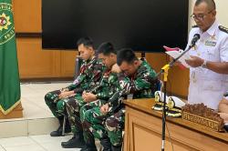 Oknum TNI AL Penembak Bos Rental Menangis Minta Hakim Adil, Sebut Anak Masih Kecil