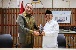 Menteri Abdul Mu'ti bersama Pemimpin Redaksi vozpublica Media Group Diskusi Soal Pendidikan Tanah Air