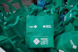 Bumdes Watesjaya Apresiasi KEK MNC Lido City Bagi Takjil Gratis bareng UMKM Lokal