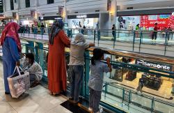 Pusat Perbelanjaan Mulai Ramai Pengunjung Berburu Baju Lebaran