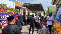 Suasana Rumah Duka Bripda Ghalib Tewas Ditembak saat Gerebek Sabung Ayam di Lampung<