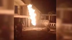 Warga Bojonegoro Dihebohkan Semburan Api dari Sumur Bor di Area Masjid<