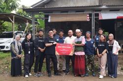Ratusan Paket Sembako dan Barang Layak Pakai untuk Warga Muaragembong