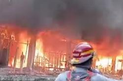 Kebakaran Pasar Jumaah Purwakarta, Ratusan Kios dan Ruko Ludes Dilahap Api<