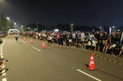 Uniknya Balap Lari Jalanan di Pakansari, Ditonton Ratusan Warga
