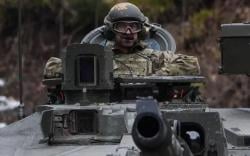 Pangeran William Naik Tank ke Perbatasan Rusia, Pesan Tegas untuk Putin