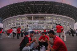 Suporter Timnas Indonesia Berdatangan ke SUGBK Siap Dukung Garuda Hadapi Bahrain
