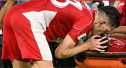 Bestie Banget! Justin Hubner Cium Kening Rizky Ridho saat Ditandu Keluar Lapangan