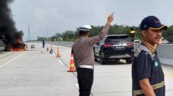 Mobil Pajero Terbakar di Tol Pekanbaru Bangkinang, Api Berasal dari Kap Mesin<