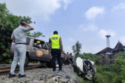 Terungkap! 4 Korban Tewas Mobil Tertabrak Kereta di Sukoharjo Rombongan Pemudik dari Jakarta<