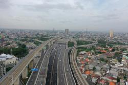 Lalu Lintas Padat, Polisi Berlakukan Buka Tutup di Tol Layang MBZ