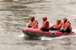 Anak 12 Tahun Tenggelam di Kali Ciliwung Ditemukan Tewas usai Hanyut Sejauh 1,5 Km<