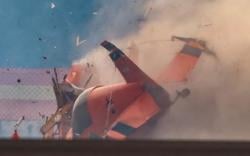Horor! Pesawat Aerobatik Jatuh saat Pertunjukan Udara di Hadapan Ribuan Orang