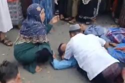 Penampakan Jemaah Salat Idul Fitri Terkapar usai Tertimpa Pohon Tumbang di Pemalang<