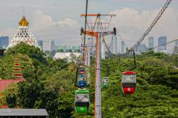 Suasana Libur Lebaran di TMII, Kereta Gantung Paling Banyak Peminat