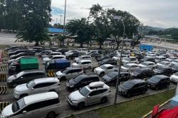 Arus Balik Lebaran, Pemudik Diimbau Waspadai Hujan Lebat di Pelabuhan Bakauheni<