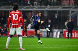 Sengit! AC Milan Vs Inter Milan Sama Kuat di Semifinal Leg 1 Coppa Italia