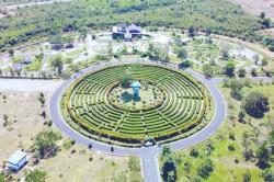 15 Tempat Wisata di Banjarbaru: Nikmati Keseruan Berpetualang di Taman Labirin Kebun Raya Banua<