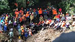 10 Korban Tewas Longsor Mojokerto Ditemukan, 3 di Dalam Mobil Pikap 7 Innova