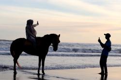 Serunya Keliling Pantai Parangtritis Naik Delman